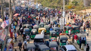 শাকসু নির্বাচনের দাবিতে সড়ক অবরোধ, কমিশনের ৮ জনের পদত্যাগ