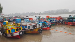 সুন্দরবনে পর্যটকবাহী বোটসহ সব নৌযান চলাচল বন্ধ