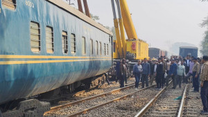 ভৈরবে বগি লাইনচ্যুত: ৮ ঘণ্টা পর ট্রেন চলাচল স্বাভাবিক, তদন্ত কমিটি গঠন