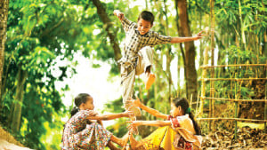উদিত দুঃখের দেশ 