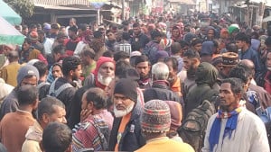 ডুমুরিয়ায় শ্রমজীবী মানুষের হাট