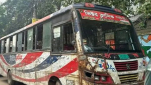 বাসে নারীকে ধর্ষণের  হুমকি, প্রতিবাদ করায়  জবি শিক্ষার্থীকে মারধর