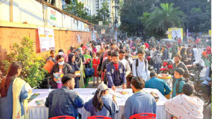 উৎসবের আমেজে বই বিনিময়