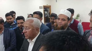 বাহরাইনের ডাক বিভাগ খতিয়ে  দেখছে: ইসি সচিব
