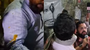 নাসীরুদ্দীন পাটওয়ারীর পথসমাবেশে ডিম নিক্ষেপ