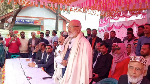 আ.লীগের সাবেক এমপির বাড়ির সামনে বিএনপি প্রার্থীর পথসভা