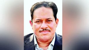 স্ত্রীর পর এবার প্রার্থীর আচরণবিধি লঙ্ঘন