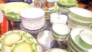 সিরামিকের বাসন কোসনের খোঁজে
