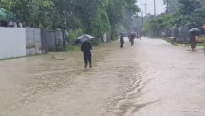 টানা বর্ষণে তলিয়ে গেছে সড়ক, খাগড়াছড়িতে যান চলাচল বিঘ্নিত