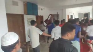 টেকনাফে ইউনিয়ন বিভক্তিকরণ মতবিনিময় সভায় হামলা-ভাঙচুর, আহত ১৫