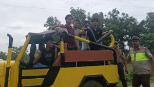 হামহামে আটকা পড়া ১০ পর্যটককে উদ্ধার
