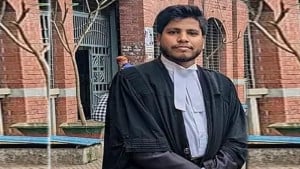 সাক্ষ্য দিতে গিয়ে কাঁদলেন আইনজীবী, চিন্ময়ের জামিন নামঞ্জুর