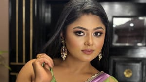 মা হচ্ছেন মৌসুমী হামিদ, প্রকাশ্যে আনলেন দ্বিতীয় স্বামীকেও