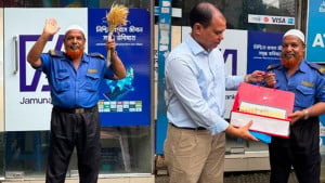 ধানের শীষ হাতে দাঁড়িয়ে থাকতেন সিকিউরিটি গার্ড, প্রধানমন্ত্রীর উপহারে আবেগাপ্লুত