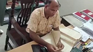 ভূমি কর্মকর্তার ঘুষ গ্রহণের ভিডিও ভাইরাল, তদন্ত শুরু