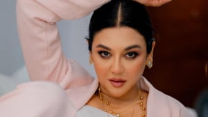 অভিনয়ের বাইরে পশ্চিমবঙ্গে ভিন্ন মঞ্চে জয়া আহসান