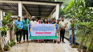 রংপুরে ১ হাজার ৩০০ কৃষকের মধ্যে ফলজ, বনজ ও ঔষধি গাছের চারা বিতরণ