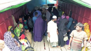 সি-ট্রাক বন্ধ ৭ মাস, ঝুঁকি নিয়ে ট্রলারে মেঘনা পাড়ি