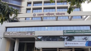 চেয়ারম্যানের এক চেয়ারে  ৯ নেতার চোখ