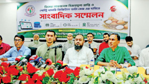 পোলট্রি খামারিদের মাসে ৫০০  কোটি টাকা লোকসান