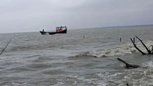 কুতুবদিয়া চ্যানেলে ট্রলারডুবি, চার জেলের লাশ উদ্ধার