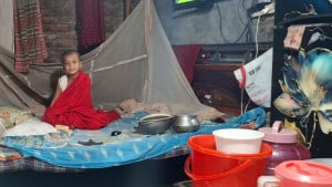 ঘরভর্তি পানি, ৫ দিন ধরে চৌকিতে কাটছে জীবন