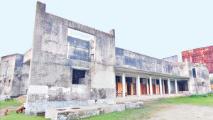 অসম্পূর্ণ চার প্রকল্পের সুবিধাবঞ্চিত পৌরবাসী