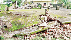 অপসারণের সময় ধসে পড়ল পরিত্যক্ত ভবন