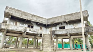 আশ্রয়কেন্দ্রে অনিয়মের ঠাঁই