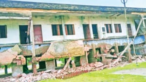 ধসে পড়ল একমাত্র ভবনের নিচতলার ছাদ