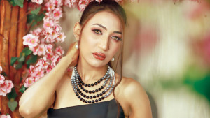 মুক্তা-পাথরের গহনায়