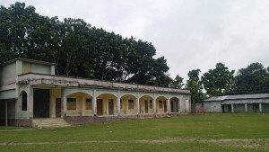 বিদ্যালয় চলাকালেই কোচিং, শ্রেণিকক্ষে নেই শিক্ষার্থী