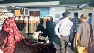 পার্কিংয়ের স্থানে প্যাথলজি, বসেন চিকিৎসকও