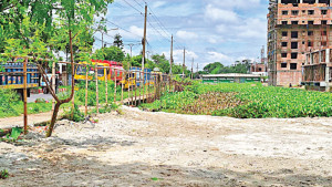 রেলের পুকুর ভরাটের চেষ্টা জামায়াত নেতাকর্মীর