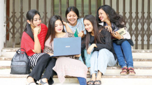 থেকে যায় বন্ধুত্ব