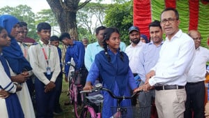 পদ্মার দুর্গম চরে বাল্যবিবাহ ও মাদকবিরোধী  সমাবেশ
