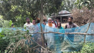 দুই পরিবারের চলাচলের  রাস্তা বন্ধ করার অভিযোগ