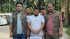 স্কুলছাত্র ইথান গুলিবিদ্ধের ঘটনায় শীর্ষ সন্ত্রাসী অপু গ্রেপ্তার, পিস্তল-গুলি উদ্ধার