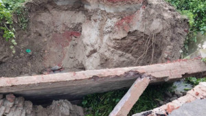 শালিখায় ভারী বৃষ্টিতে কালভার্ট ধস, ভোগান্তিতে স্থানীয়রা