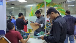 রাজধানীতে শুরু হয়েছে ‘হাউসবোট মেলা’