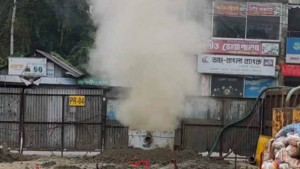 পাইলিং যন্ত্রের আঘাতে গ্যাস সঞ্চালন লাইনে ফাটল