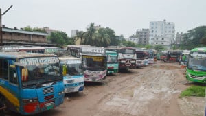রাজশাহী থেকে সব রুটে বাস বন্ধ, ভোগান্তিতে যাত্রীরা
