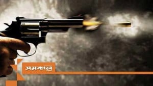 পুলিশকে লক্ষ্য করে গুলি ছুড়তে ছুড়তে পালালেন শুটার বাপ্পি