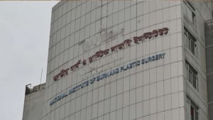 গভীর রাতে সেলুনে এসি বিস্ফোরণ, দগ্ধ ১০