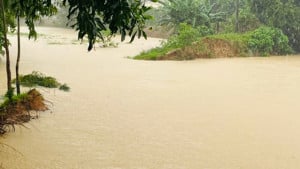 লোহাগাড়ায় অর্ধশতাধিক গ্রাম প্লাবিত, তলিয়ে গেছে সড়ক