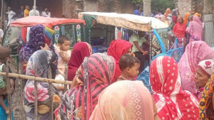 বৃষ্টিতে বিদ্যুতায়িত মই, মা-মেয়েসহ তিনজনের মৃত্যু 