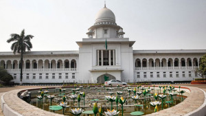 আহত আইনজীবীকে ৫০ লাখ টাকা ক্ষতিপূরণ দিতে রুল