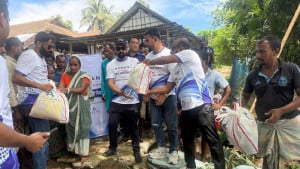 অতিবৃষ্টিতে ক্ষতিগ্রস্ত কৃষকদের পাশে অগ্রণী ডিস্ট্রিবিউশন কোম্পানি লিমিটেড