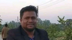 মাছ ধরতে গিয়ে মেয়ের সামনে বাবাকে কুপিয়ে হত্যা 
