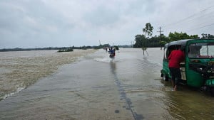 তাহিরপুরে পাহাড়ি ঢলে নিম্নাঞ্চল প্লাবিত, কর্মহীন খেটে খাওয়া মানুষ